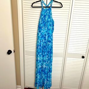 Spring outdoor/beach wedding season. This is the perfect gown.